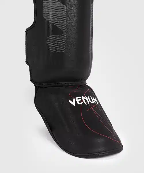 Venum Scheenbeschermers Tactical XT Black/Fire Red